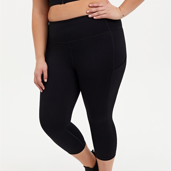 torrid Pants - TORRID BLACK WICKING CAPRI ACTIVE LEGGING
